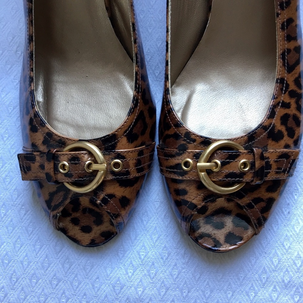 Stuart Weitzman animal print heels 🎉 HP 10/20/19 - Picture 3 of 8